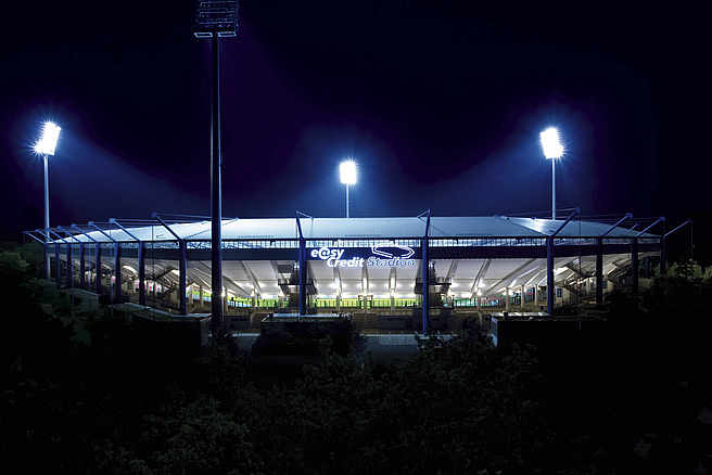 Nachtaufnahme des easyCredit-Stadion in Nürnberg
