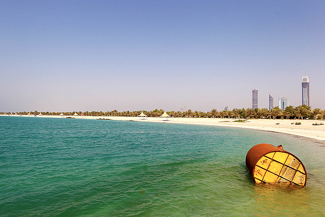 Verlassener Strand vor Abu Dhabi